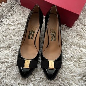 Salvatore Ferragamo Carla sz8 black ( price firm)